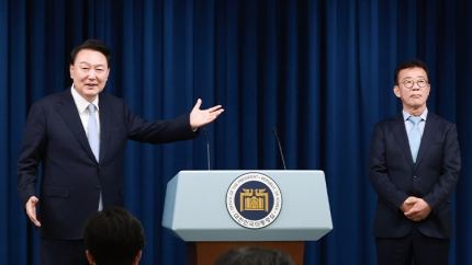 윤 대통령, 새 <b>정무수석</b>에 <b>홍철호 전</b> 의원…굽네치킨 창업자