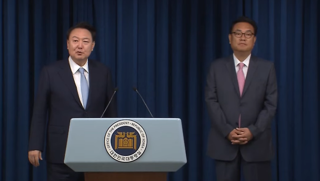 <b>정진석</b>, 신임 <b>비서실장</b>에...윤석열 대통령 "원만한 소통 기대"