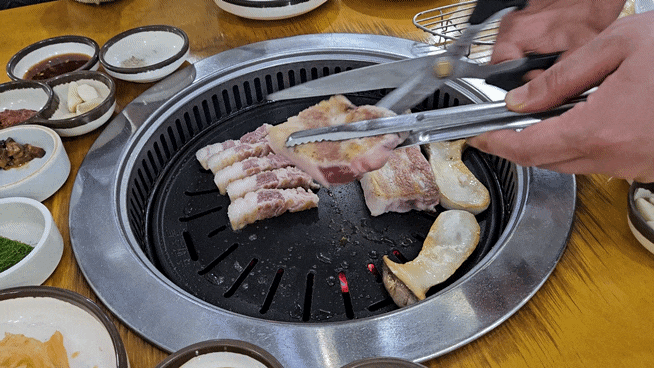  대구 상인동 삼겹살 맛집 '돼지만 대구 본점' - 고소한 삼겹살과 다채로운 오마카세 조합