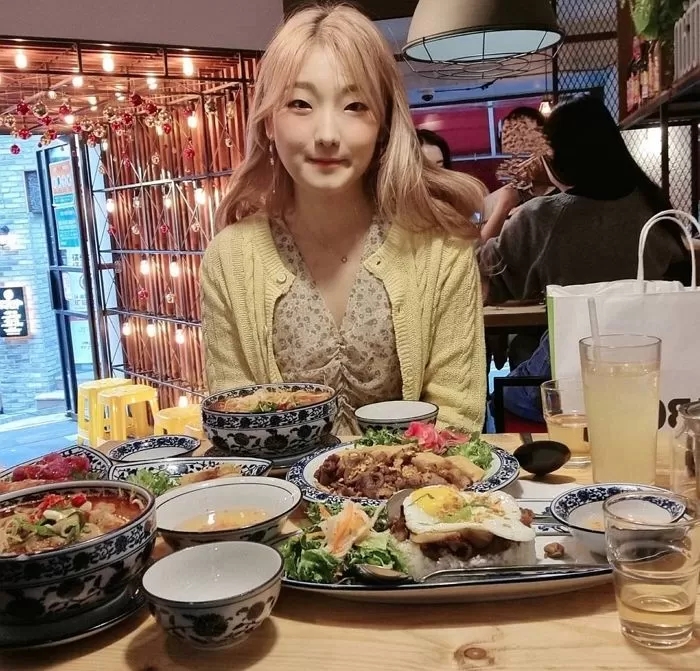 '먹방 유튜버' 히밥, 한달에 2000만원어치 먹는데 '54Kg→47Kg'로 살 너무 빠져 팬들 걱정 '먹방 유튜버' 히밥, 한달에 2000만원어치 먹는데 '54Kg→47Kg'로 살 너무 빠져 팬들 걱정