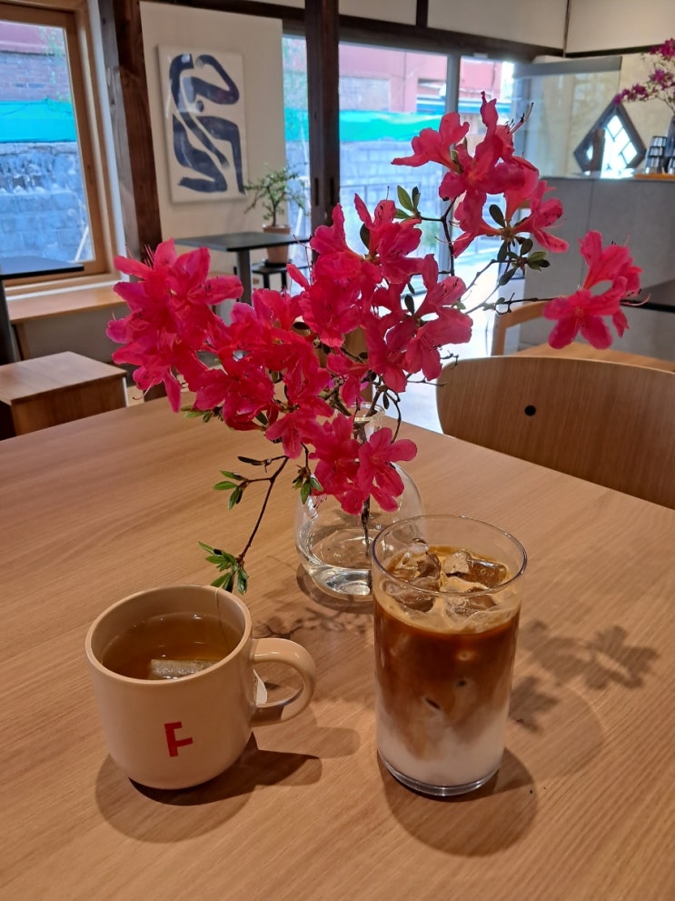 용산역 삼각지역 카페_ 피요르드 마당있는 커피 맛집 용산역 삼각지역 카페_ 피요르드 마당있는 커피 맛집