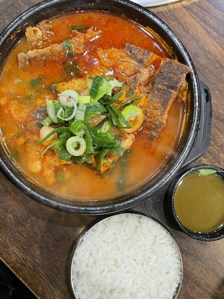 군산 맛집 이름처럼 얼큰한 24시 얼큰한뼈해장국