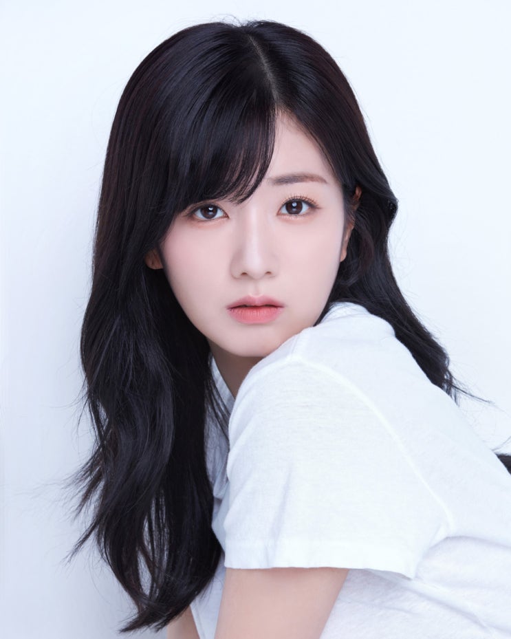 <b>윤보미</b>, 라도와의 열애설 직접 <b>인정</b>