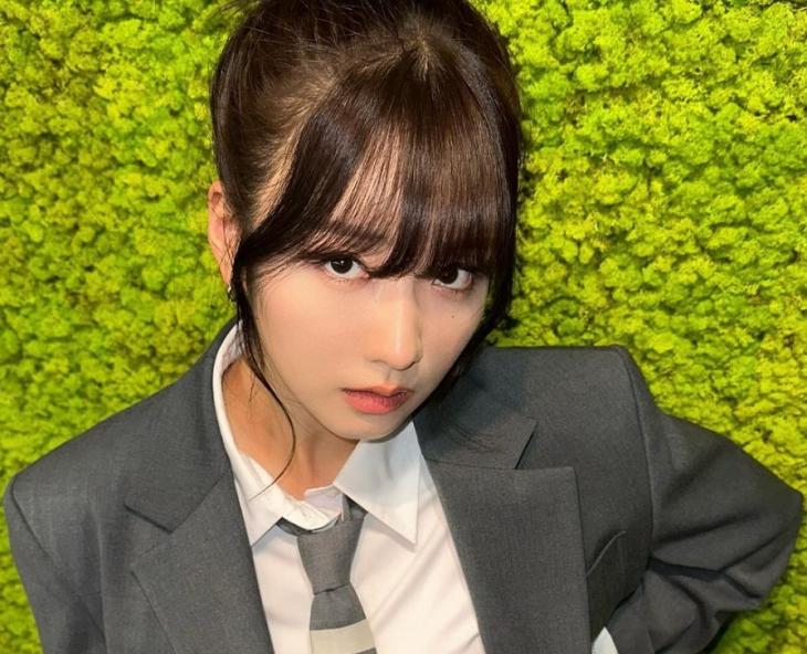 <b>윤보미</b>라도 열애 <b>인정</b> 9살 차이 가요계 공식 커플 탄생
