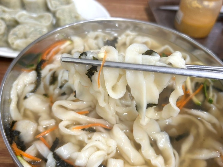  인천 부평깡시장 맛집 정탁구홍두깨칼국수 줄서는집