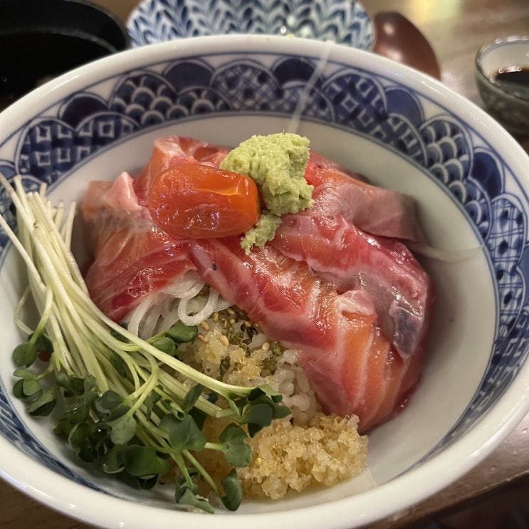  여의도 소몽- 공작상가 점심맛집, 위치, 메뉴 추천, 가격대, 더현대 근처 맛집, 연어덮밥 맛집