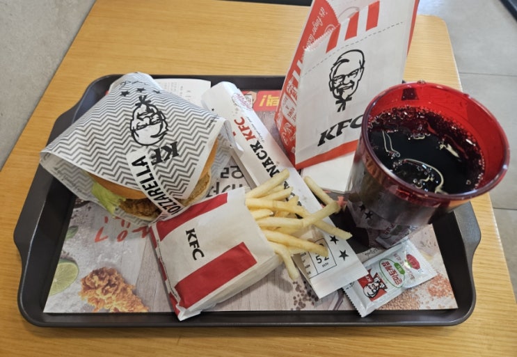  4월 29일 월요일까지 치킨 1900원에 먹기 KFC 고대안암점 (+치즈 슈퍼박스 후기)