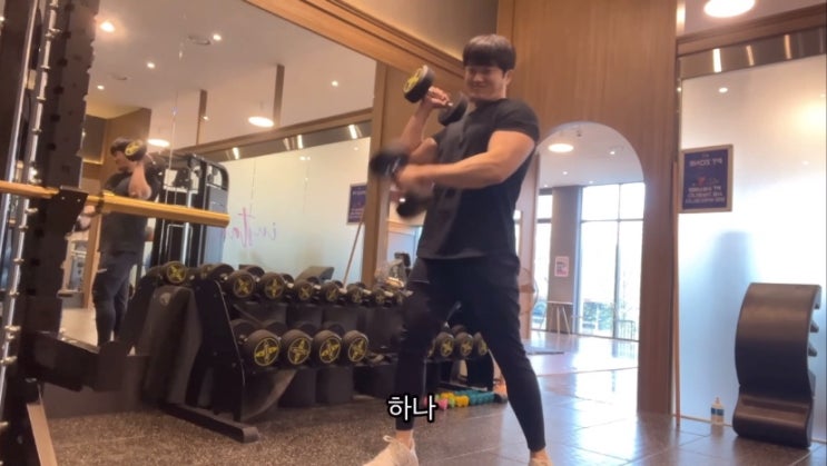 덤벨 트위스트 효과 남자 상체 근력 팔 이두 어깨 근육 복근 운동 루틴 덤벨 트위스트 효과 남자 상체 근력 팔 이두 어깨 근육 복근 운동 루틴