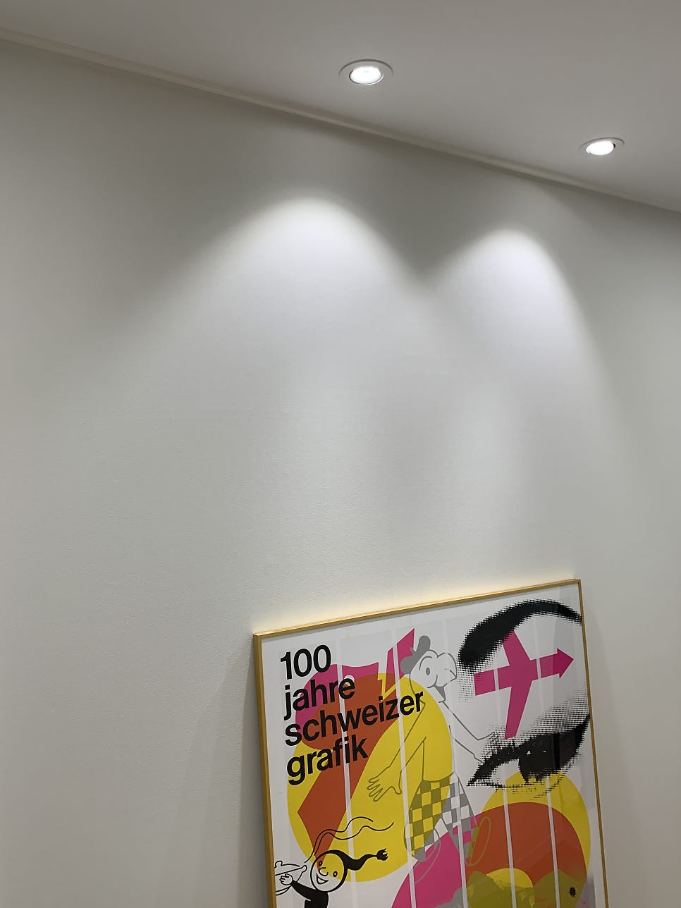 액자레일에 무거운그림 설치하기