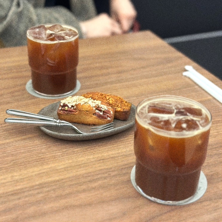  디저트를 좋아한다면 아틀리에폰드카페 갤러리아백화점 아메리카노 휘낭시에 세트 메뉴 리뷰.