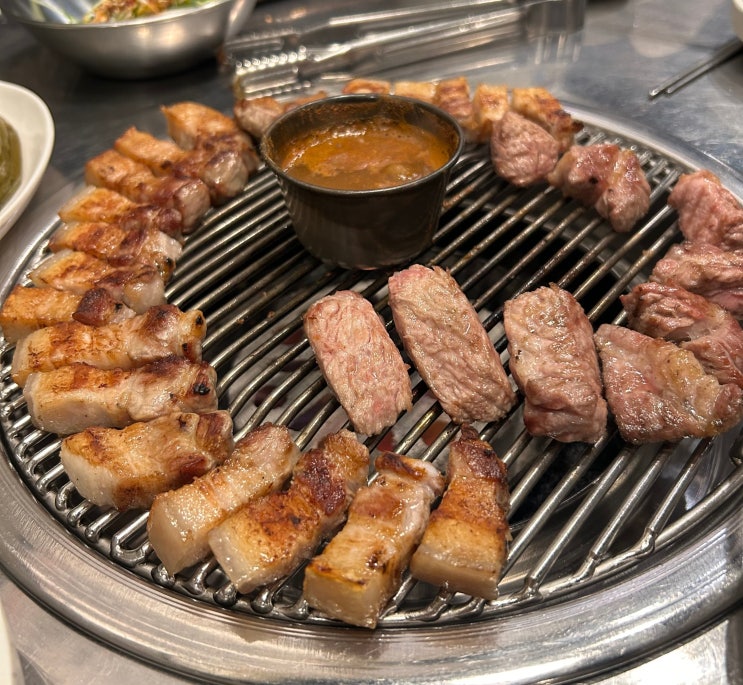  광주 첨단 시리단길 맛집 "제주 돈 회관"