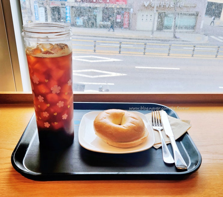  점바점인가 매장마다 맛이 다르면 어떻게 해 이디야 아이스 카페 아메리카노 뉴 플레인 베이글 기프티콘 사용하고 사이즈 업 텀블러 할인 받은 후기
