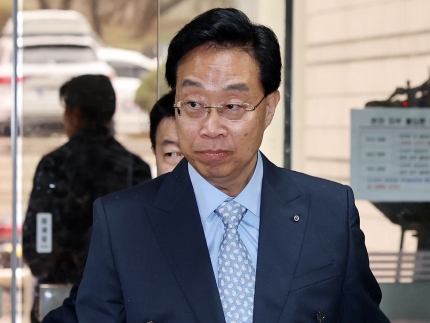 前민주연구원 부원장, 8억원대 금품 <b>수수</b> 혐의 기소