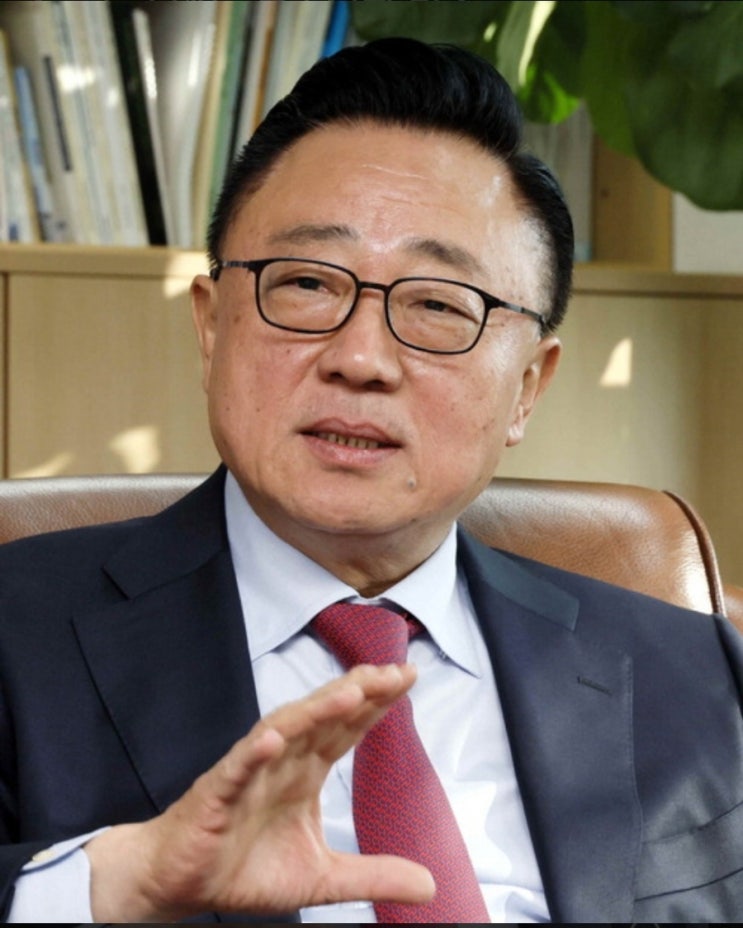 신화' <b>고동진</b> "개원즉시 <b>반도체 특별법</b> 추진"  2024-04-24 20... 