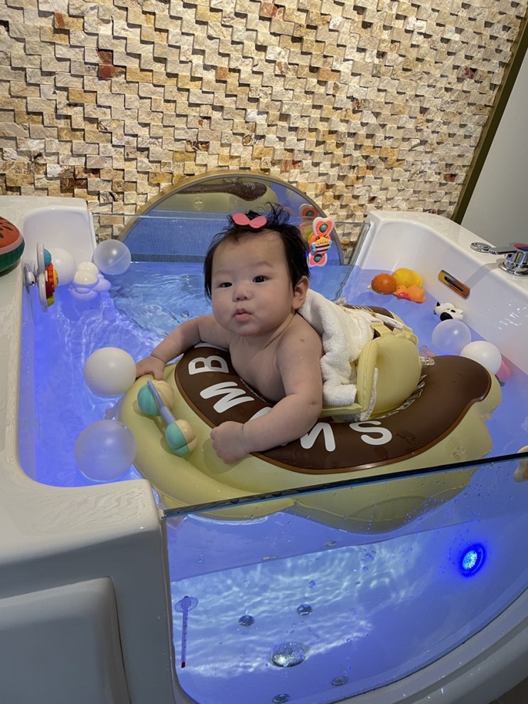  127일 수영장 베베쿠아 베이비스파카페