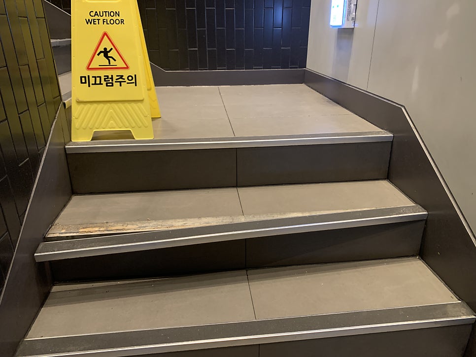 계단미끄럼방지패드 긴급 교체가능