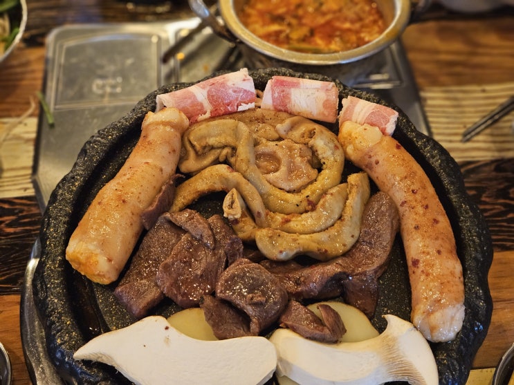  강남 잡내없이 고소한 '곱창 저장 공간' 내돈내산 후기 '곱창고 강남역점'