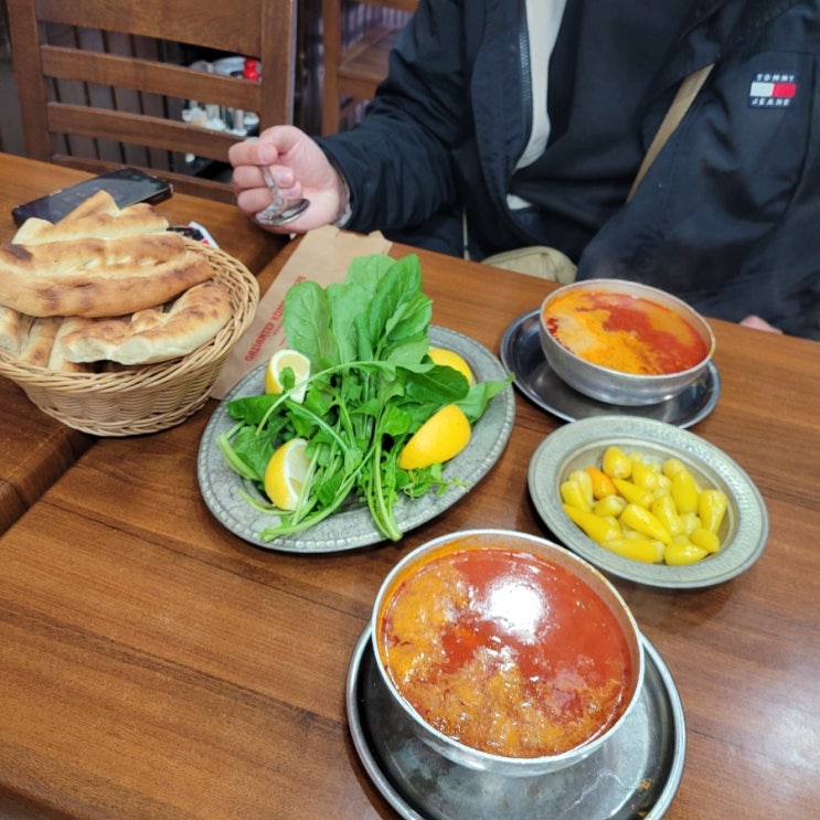  이스탄불 베이란 켈레파차 맛집 터키 육개장 | Gaziantep Közde Künefe Kebap Salonu 가지안테프 쾨즈데 쾨네페 케밥 살로누