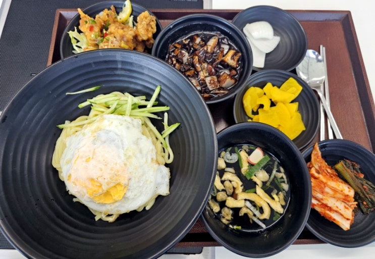  오늘 회사 점심 간짜장과 깐풍기