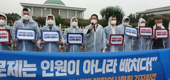 <b>의료개혁 특위</b> 출범...<b>의료</b>계, 의대 증원 반대로 대화 거부