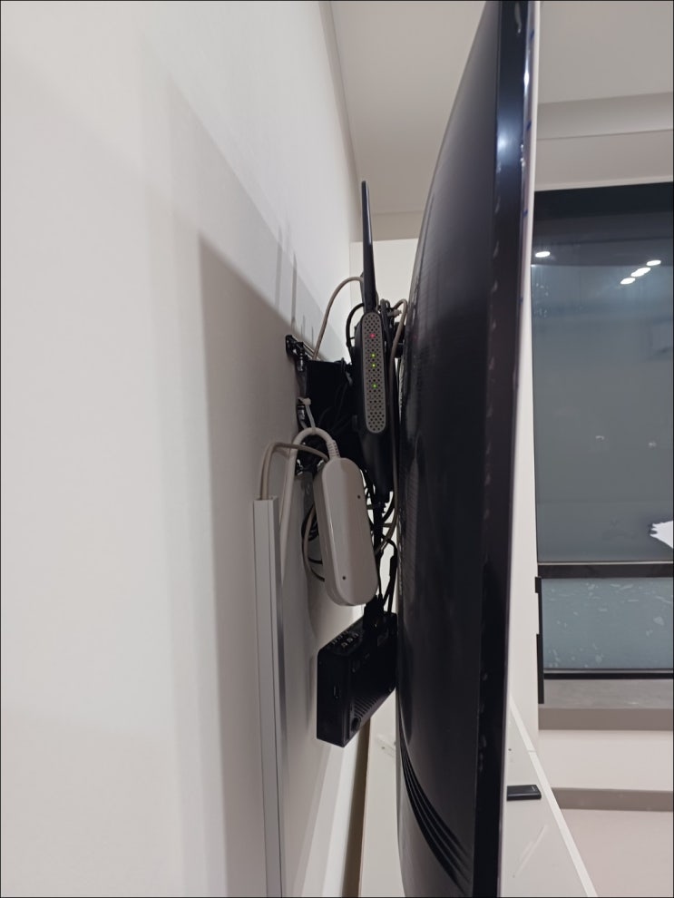  다회선 인터넷 가입 설치 사례 (모텔. 호텔. 병원 ) 몰딩 작업까지