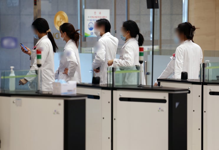 (뉴스인)'의대증원 반발' <b>의대교수들</b>, <b>오늘부터</b> 사직...정부... 