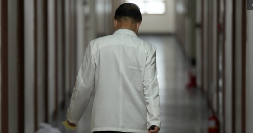 사직<b>교수</b> 공개하라/<b>의대생</b>,대학측/계명대<b>교수들</b>,휴진... 