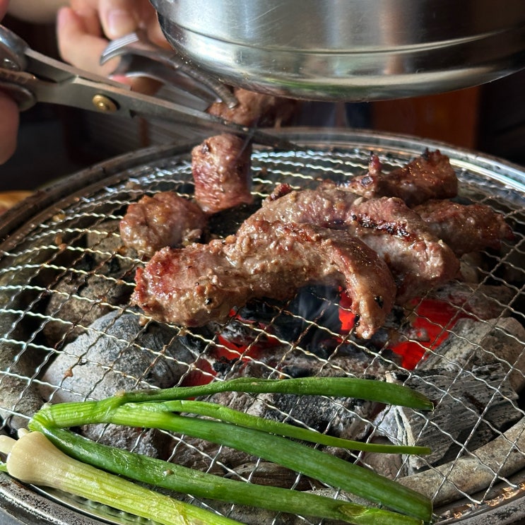  용산 고기집 홍홍 신용산 소고기 화로구이 맛집 데이트