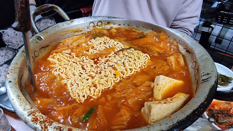  한식이 생각날때, 인현시장맛집 '영심이네' 김치찌개와 두부구이