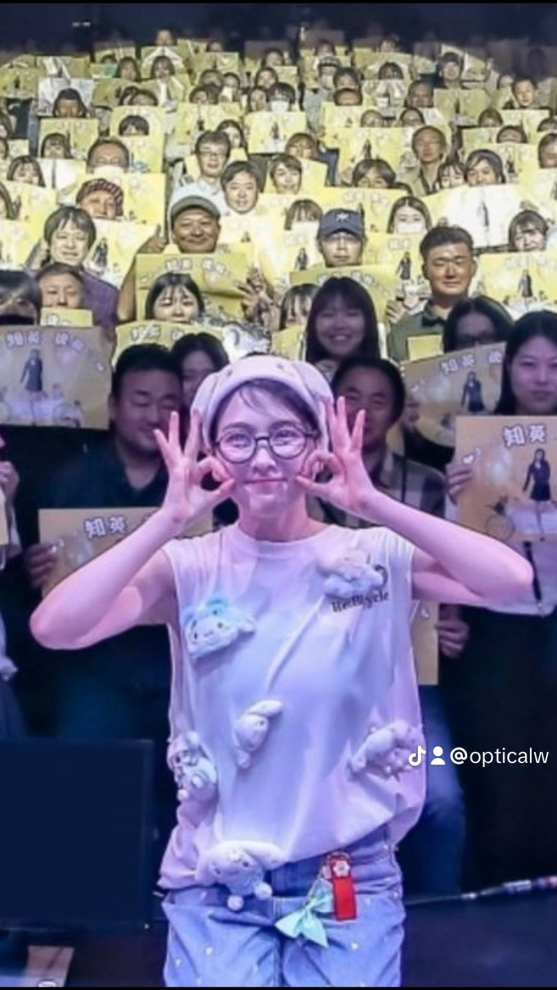 카라 강지영 안경