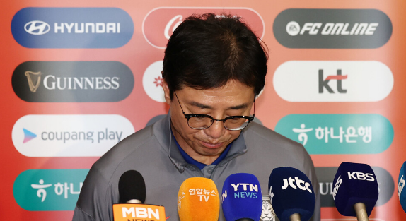 <b>황선홍 감독</b> 지금 시스템이면 격차는 더 좁혀진다며 협회 비판