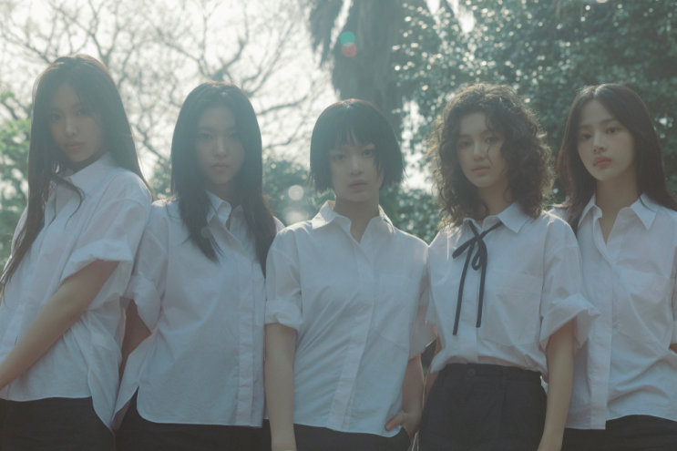  아련한 옛 추억을 떠올리게 하는 뉴진스의 버블검! 스파 브랜드와 함께한 스쿨룩 패션 리뷰