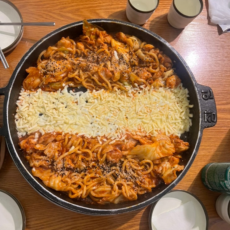  강남역 맛집 줄서서 기다리는 장인닭갈비 강남점