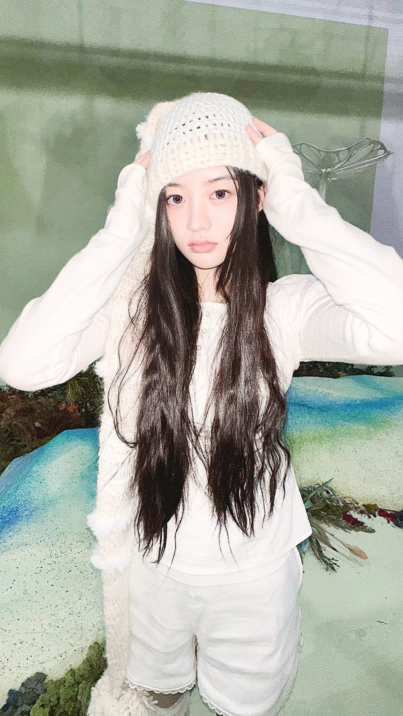 아일릿 민주 인스타/사복 아이폰 배경화면