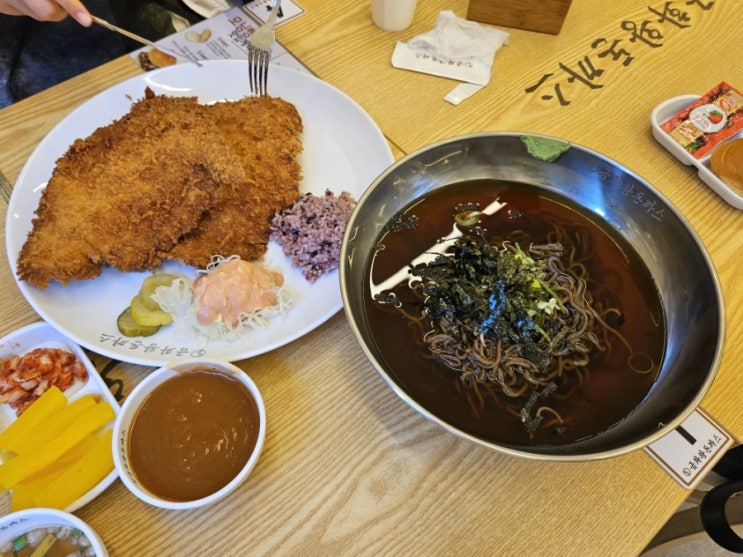  상암 DMC 시원한 냉모밀과 돈가스를 파는 금화왕돈까스
