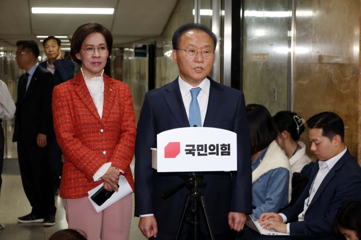 (뉴스인)野, 與 <b>황우여</b> <b>비대위원장</b> 지명에 "변화와 <b>혁신</b> 없을 것... 