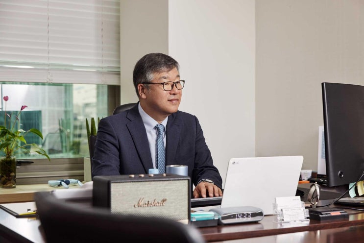  성범죄전문변호사가 전하는 다양한 스토킹범죄 유형 및 해결방안