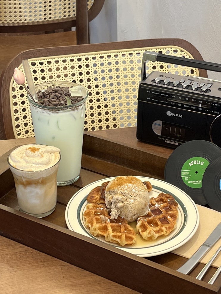  홍대카페 레트로 감성 상수역 신상 카페 바이닐02