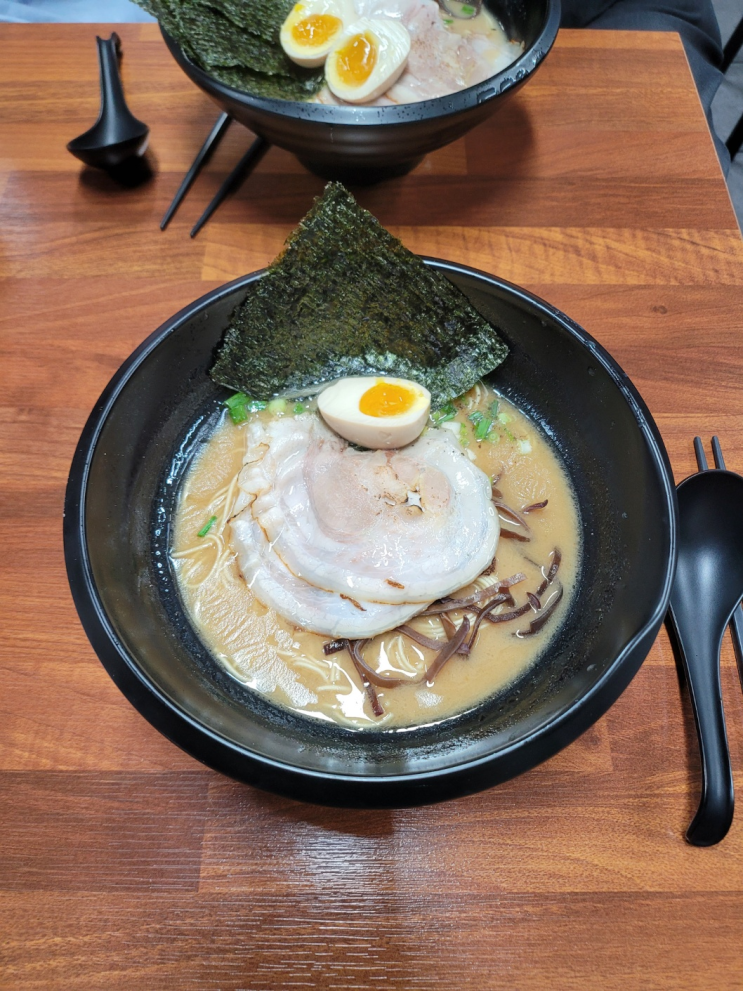  라멘쨩(걸쭉하고 농후한 돈코츠+난반 꼭 시키세요)