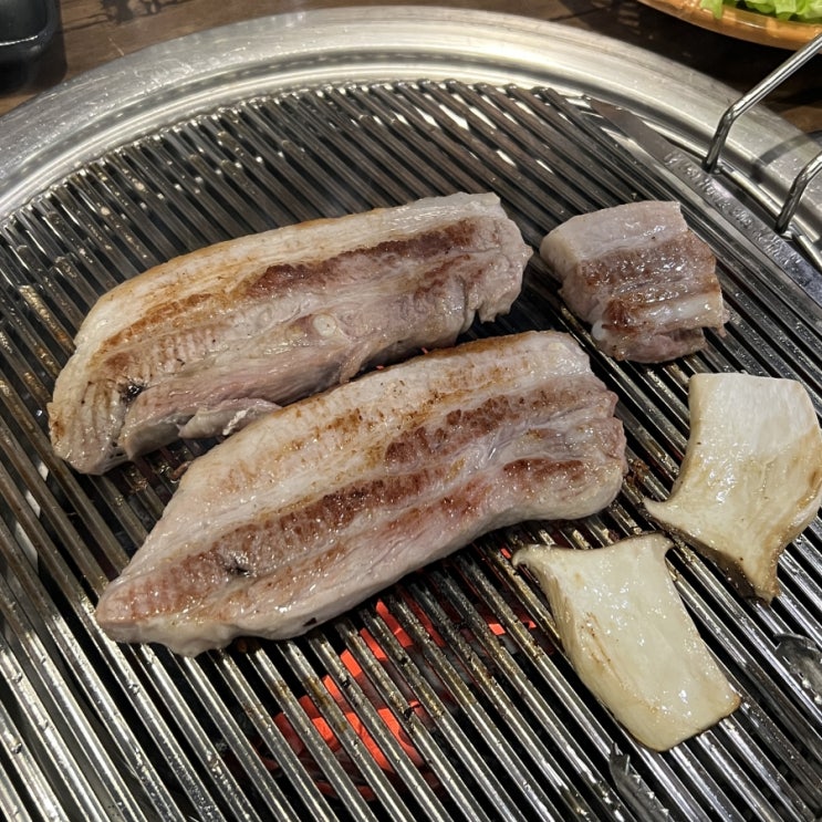  강남구청역 고기집 육질 매력적인 맛집 추천 이층고깃집