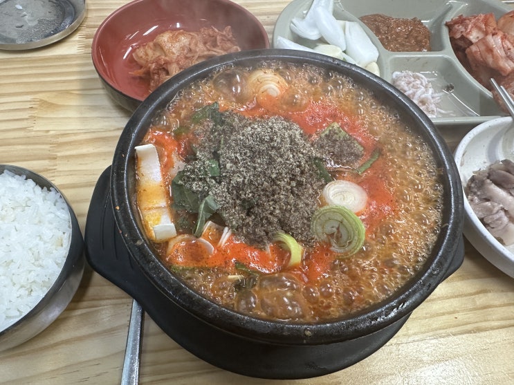  서울 순대국 원탑! 줄서서 먹는 노포 맛집, 서울대입구역 산골에서 혼술