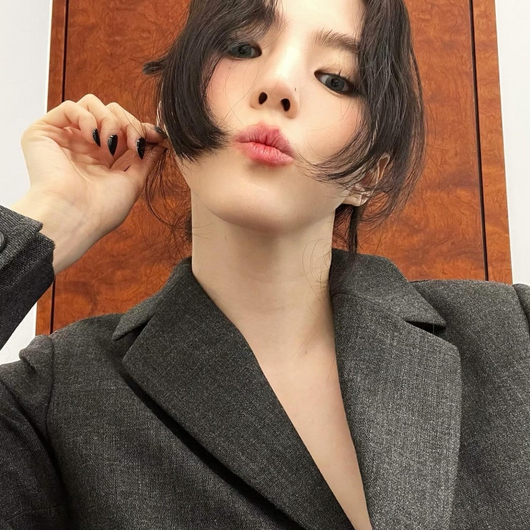 <b>한소희</b>, <b>프랑스</b> 대학 거짓 논란 해명 "예능에서 편집돼 <b>와전</b>"