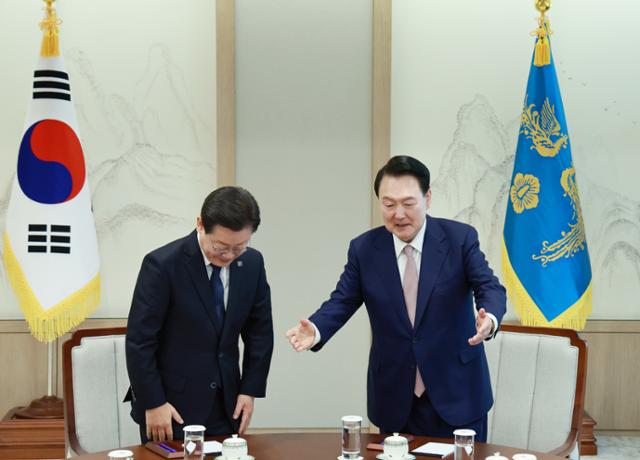 [속보] <b>이재명</b> “<b>민생회복지원금</b> 꼭 <b>수용</b>해달라… 의료... 