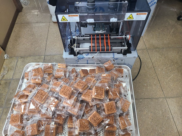  삼면포장기계 떡 마카롱 호두샌드 과자 기타등등 포장기