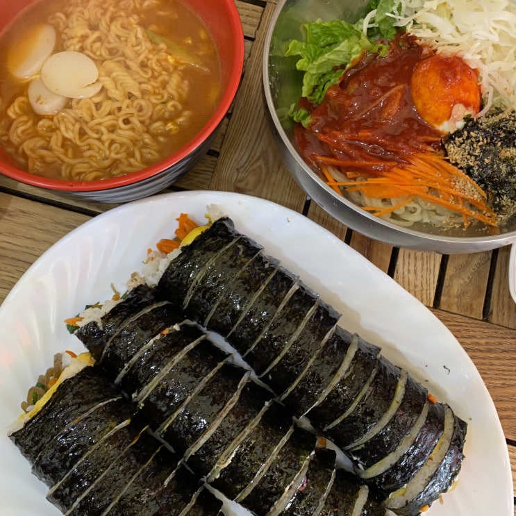  토성역 김밥집 김밥 한 줄과 국수 한 그릇에 건강을 담는다