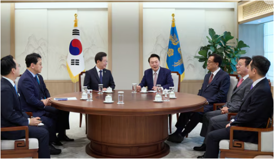 <b>진성준</b> "윤 대통령,내부서 '인당 50만 원 <b>지원금</b>' 제안... 