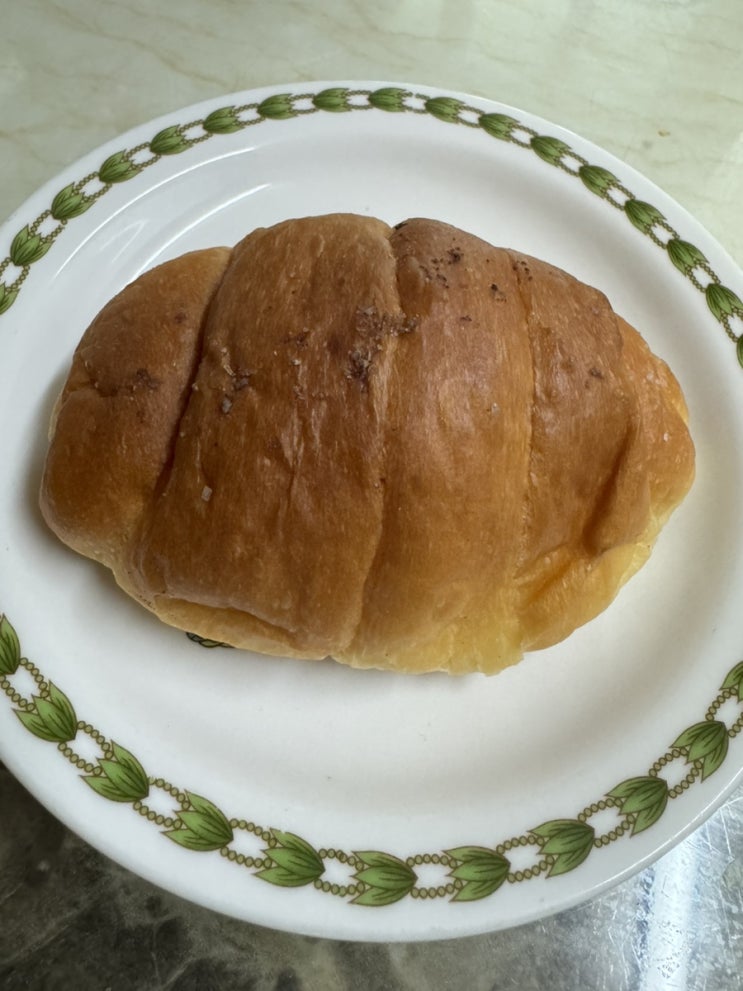  [자연도소금빵in 성수] 내돈내산 한 개 먹고 아쉬워 또간집 소금빵 맛집 웨이팅 빵 나오는 시간 도산점 비교