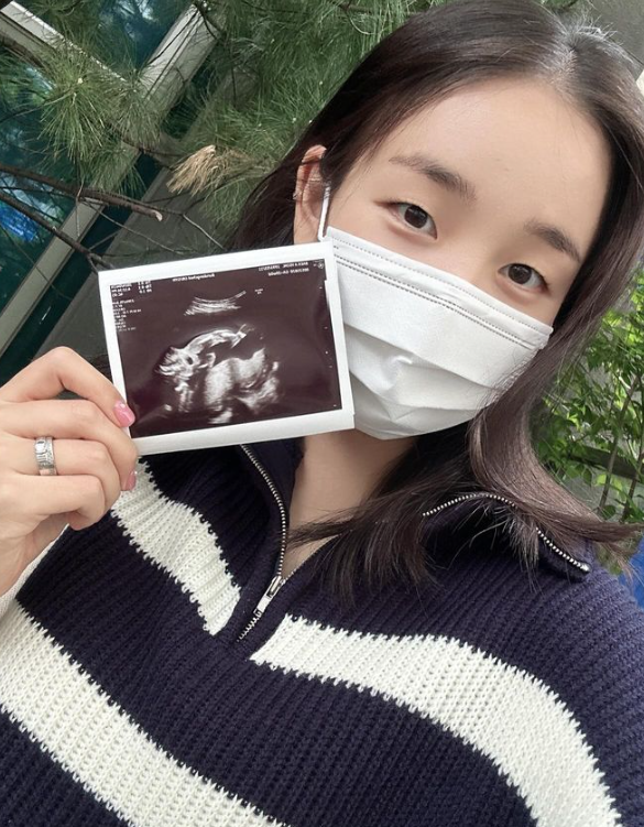  백아연 임신 5개월 딸 (+인스타)