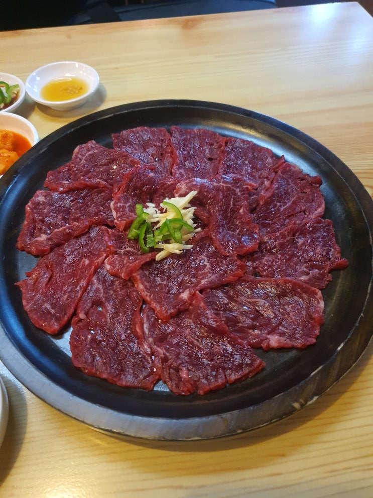 백석 육회, 육사시미는 서초동연가