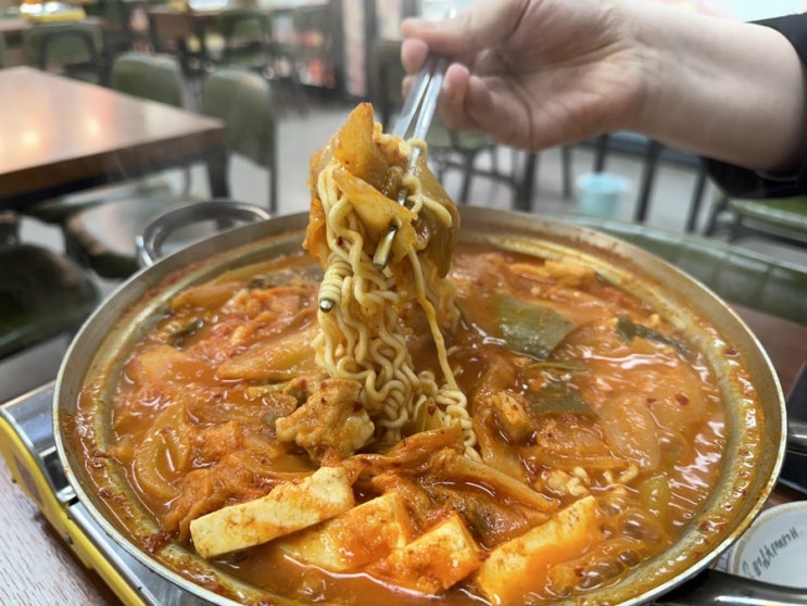  덕은동 가성비 김치찌개 찐맛집 강순자옛맛김치찌개 DMC한강점